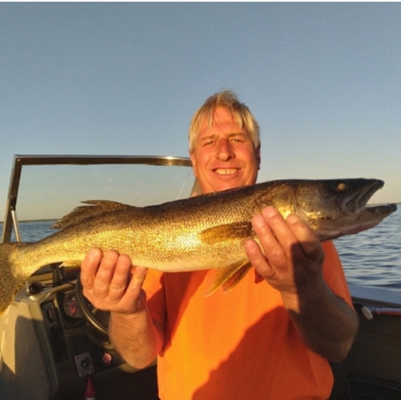 πΊ BOUNDARY WATERS BREWERY LARGEMOUTH LAGER RED CREW SWEATSHIRT Sz Lπ - Picture 6 of 16